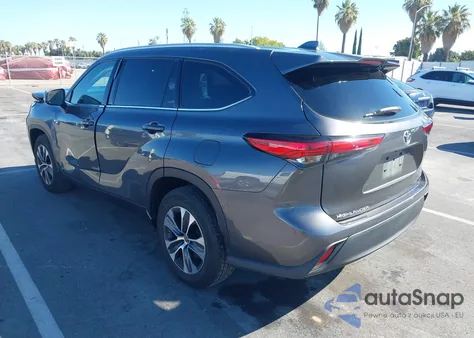 2022 Toyota Highlander Xle z USA, uszkodzony, nr VIN 5TDGZRAH4NS129179